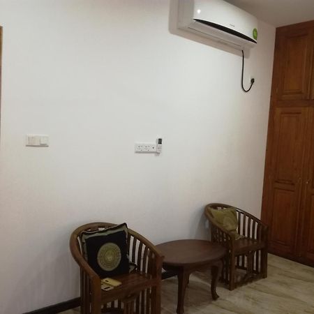 Indika'S Apartment Хикадува Екстериор снимка