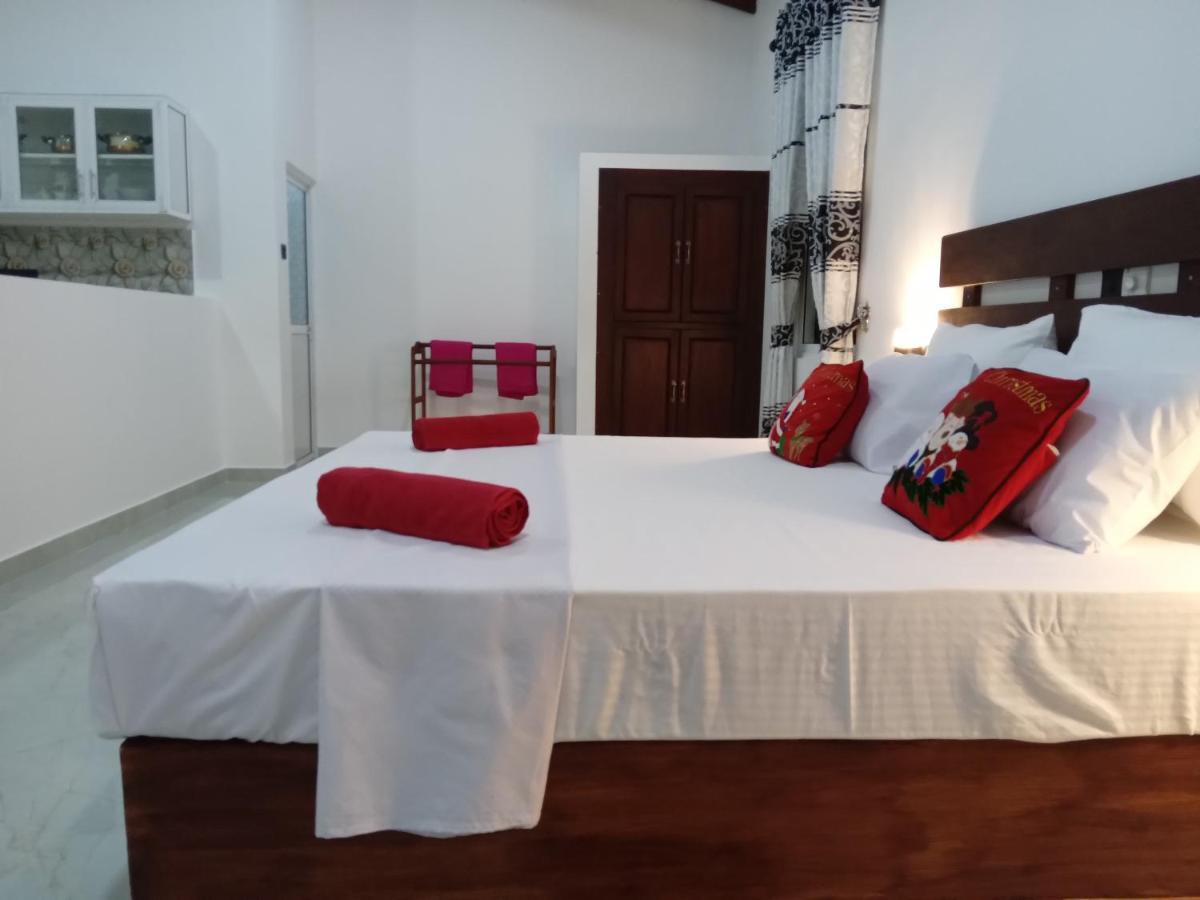 Indika'S Apartment Хикадува Екстериор снимка