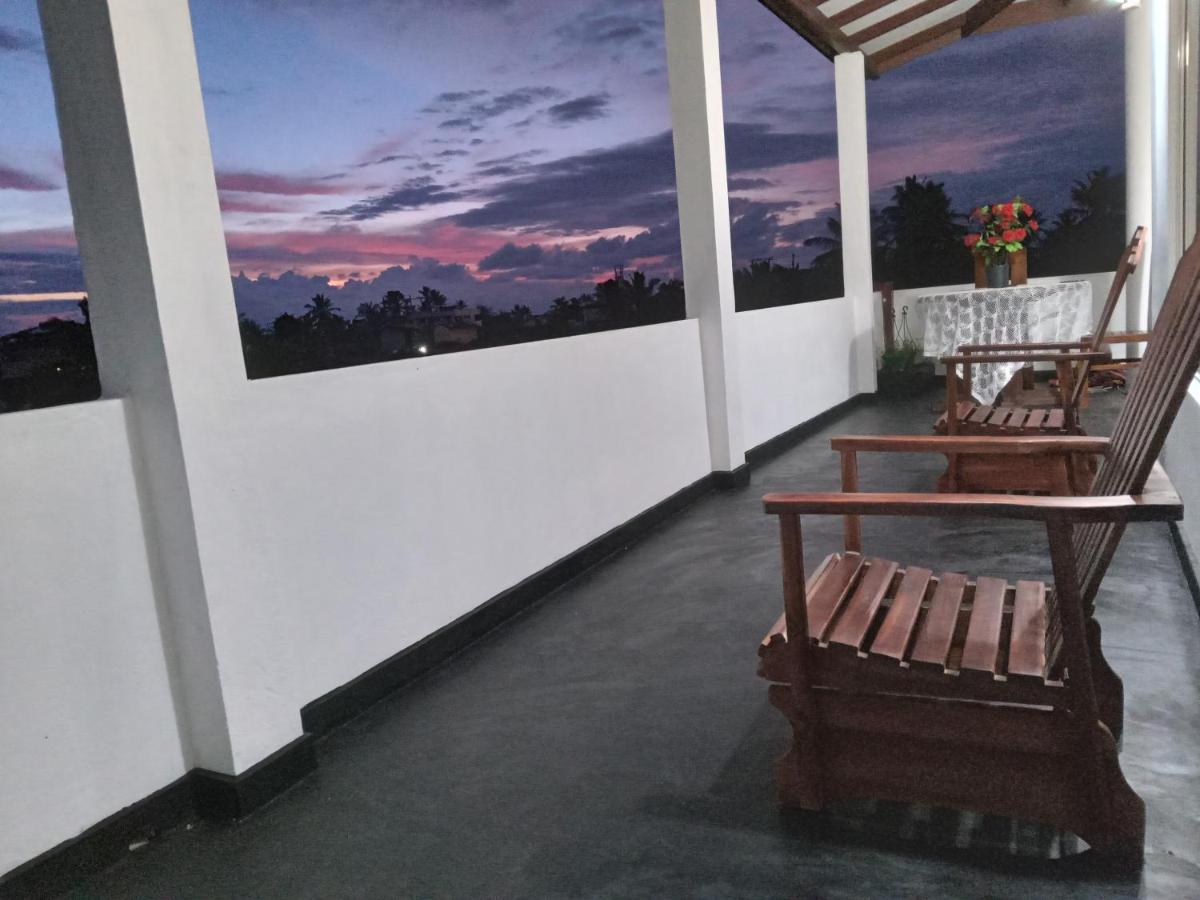 Indika'S Apartment Хикадува Екстериор снимка