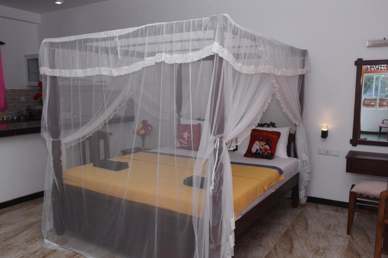 Indika'S Apartment Хикадува Екстериор снимка